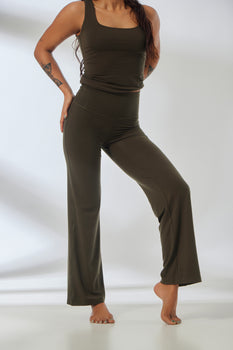 Aero Flared Yoga Pants Olive