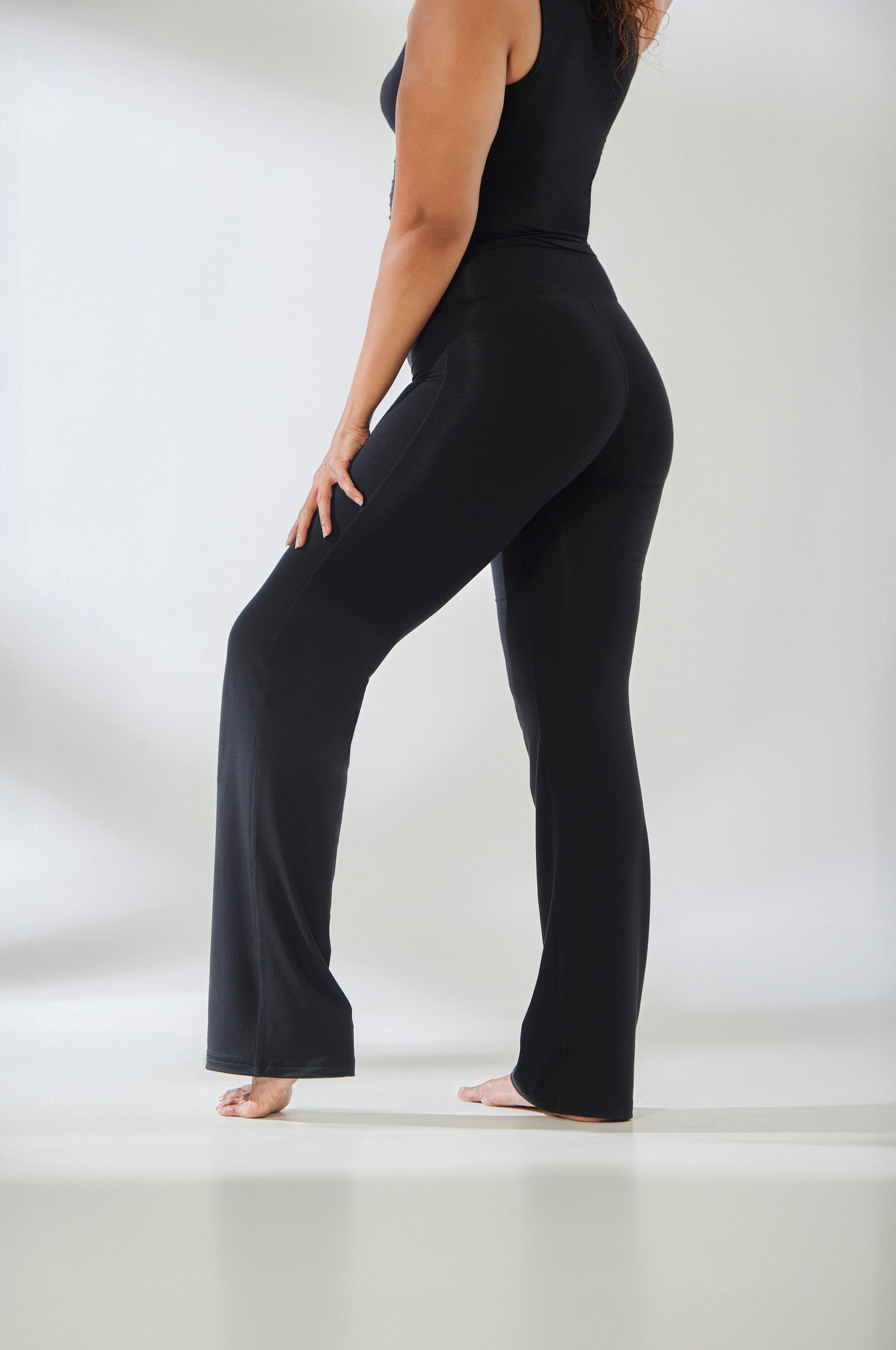 Aero Flared Yoga Pants Midnight Black