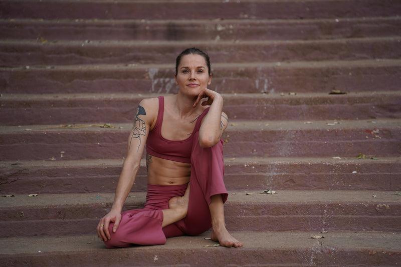 Flo Set Athletic Bra and Flared Yoga Pants Deco Rose