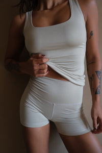 Aero Set Tank Top and Hot Shorts Vanilla White