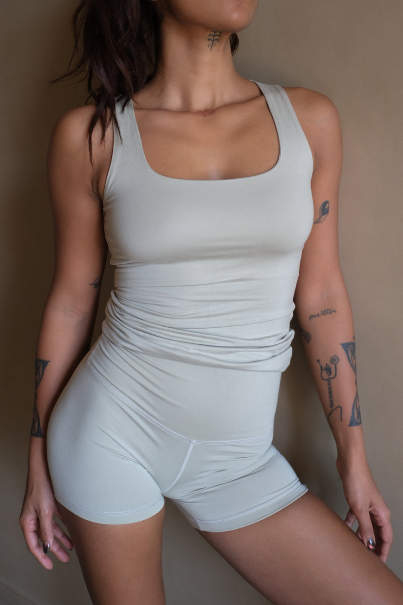 Aero Set Tank Top and Hot Shorts Vanilla White